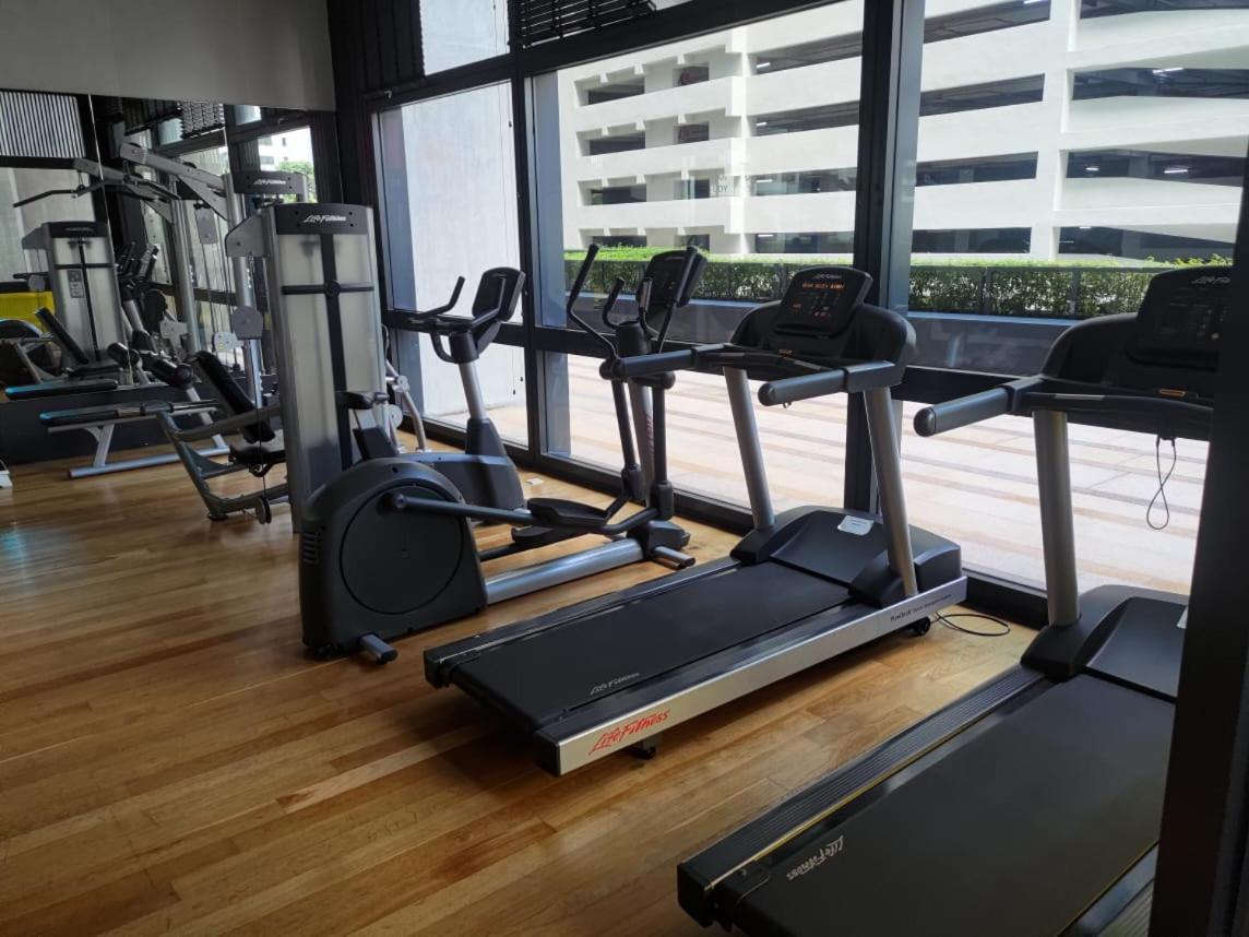 Biggest Balcony Premium Unit 1-5pax @arcoris Mont Tiara Apartamento Kuala Lumpur